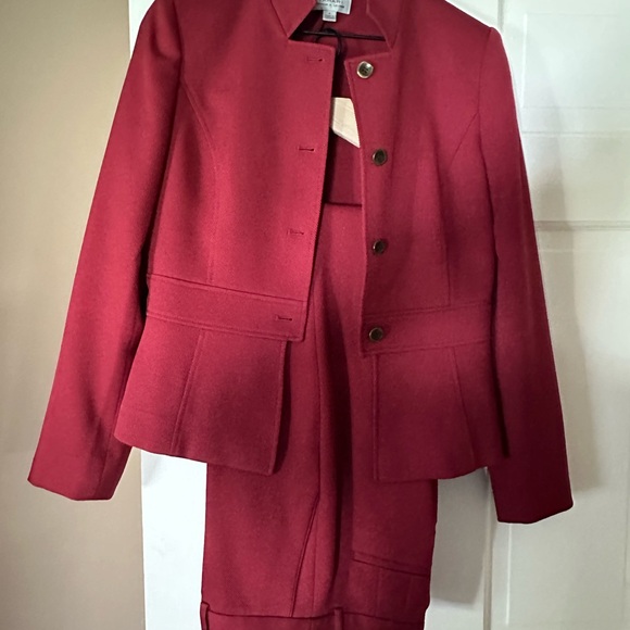 Elegant Women's Suit Set - Picture 5 of 5